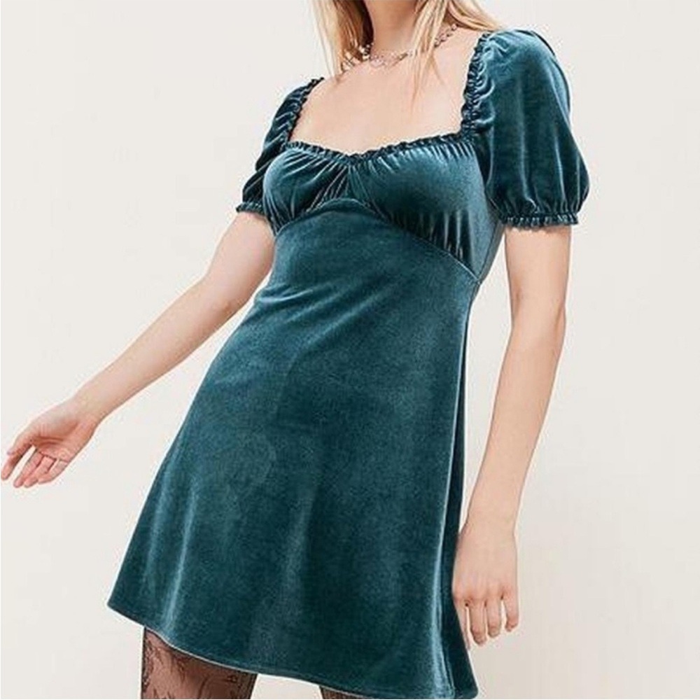 Urban Outfitters Cassandra Green Velvet Puff‎ Sleeve Mini Dress Size Medium